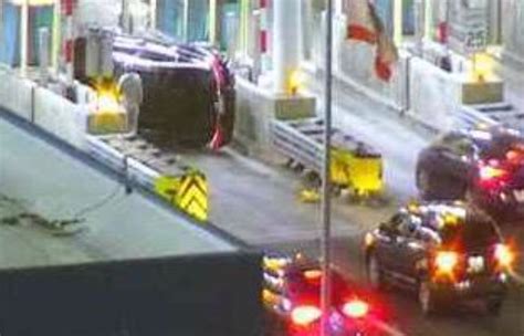 Car crashes into toll plaza at Carquinez Bridge
